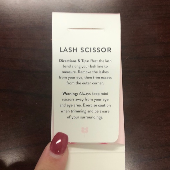Mini Lash Scissors - Picture 2 of 4